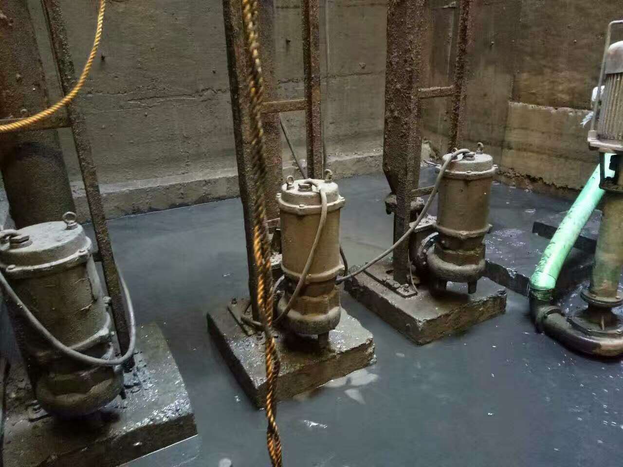 桂东污水池清理